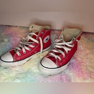 Red kids converse